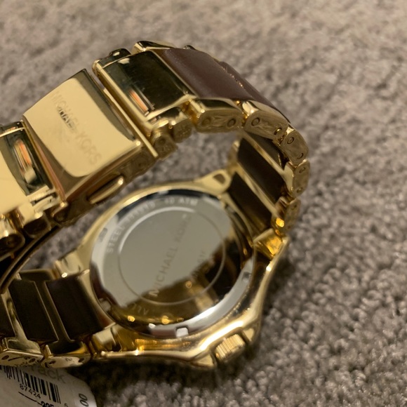 NWT MICHAEL KORS watch with leather detailing - Picture 4 of 6